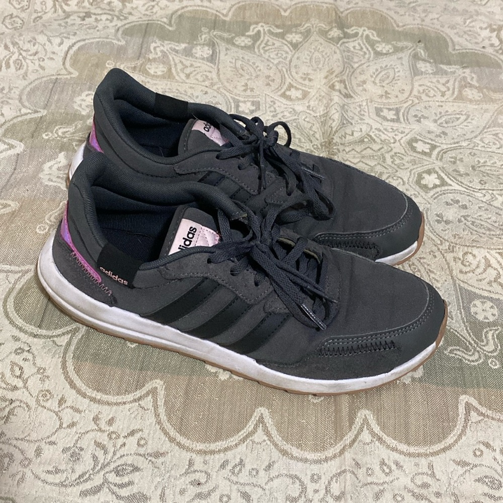 Adidas Sneakers